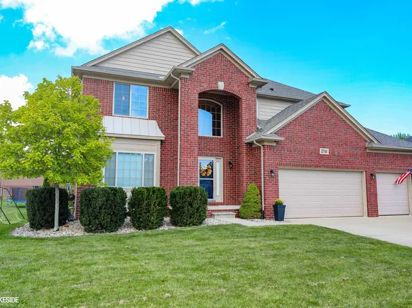 27141 Oxbow Lake Dr, Chesterfield, MI 48051