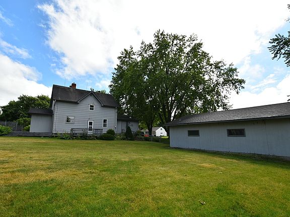 4th image of 581 2nd Ave E
