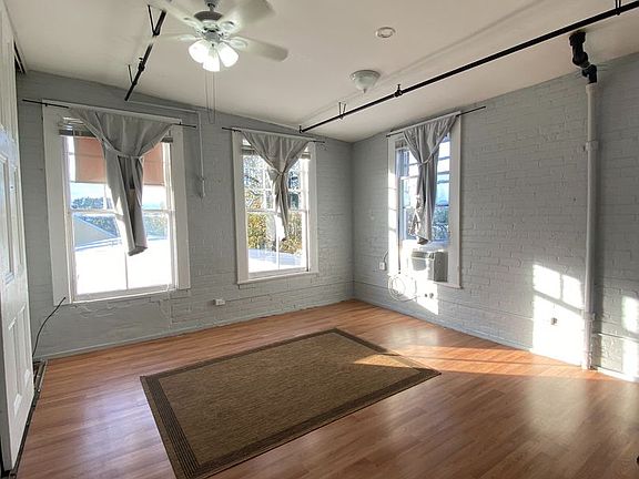 2nd image of 924 Valmont St Suite 304