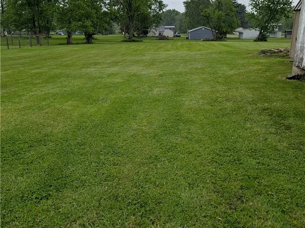 6706 Oakfield St NE, East Canton, OH 44730