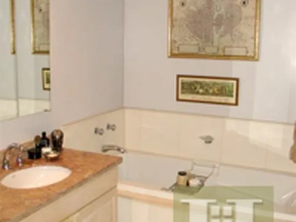 534 Hudson Street image 1 of 5