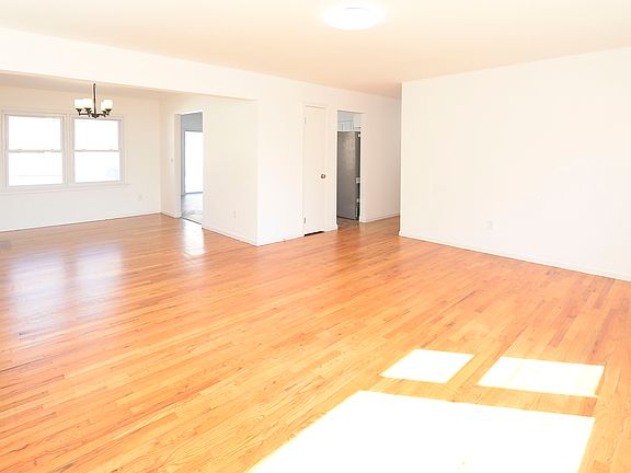 5th image of 46 South Pkwy #1