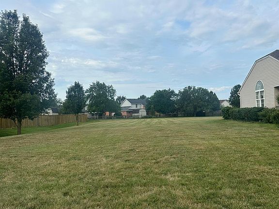 3rd image of 831 Greenwood Ln