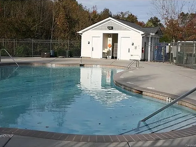 8427 Meadowcreek Village Dr — Photo 18