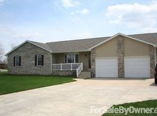 202 Eaglewood Rd, Valparaiso, IN 46385
