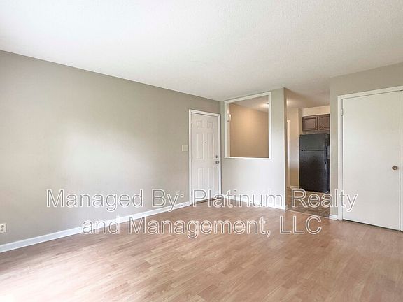 3rd image of 807D Golfview Pl