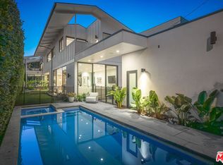 1052 Palms Blvd, Venice, CA 90291