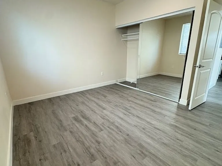 5014 Kester Ave — Photo 12