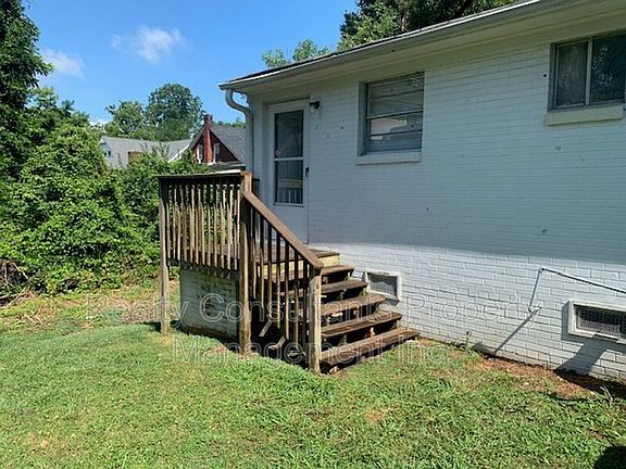 3rd image of 1813 Walker Ave APT D