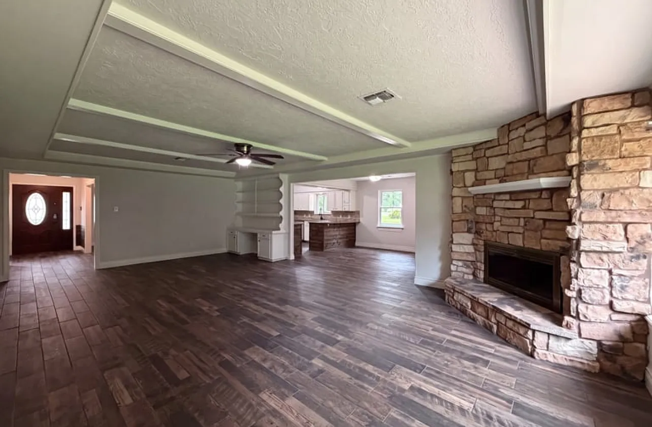 4 bed, 2.5 bath, 2365 sqft, $2,169 — Photo 3