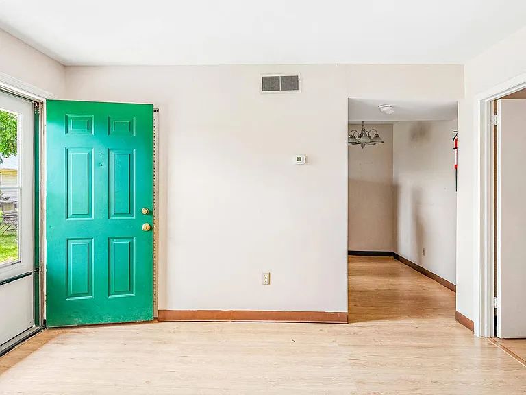 Walnut Street Apartments — Photo 9