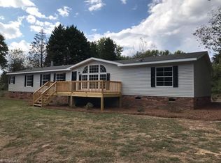 7522 Walnut Cove Rd, Walnut Cove, NC 27052