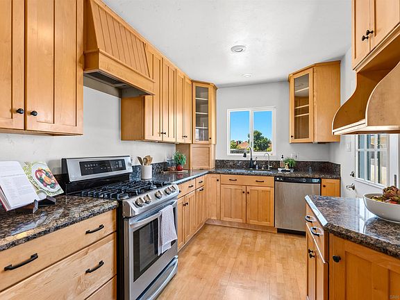 3rd image of 211 N Orleans Ave
