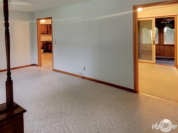 4th image of 1058 Woodbine Cir W