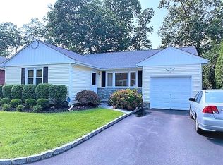 20 Teed St, South Huntington, NY 11746