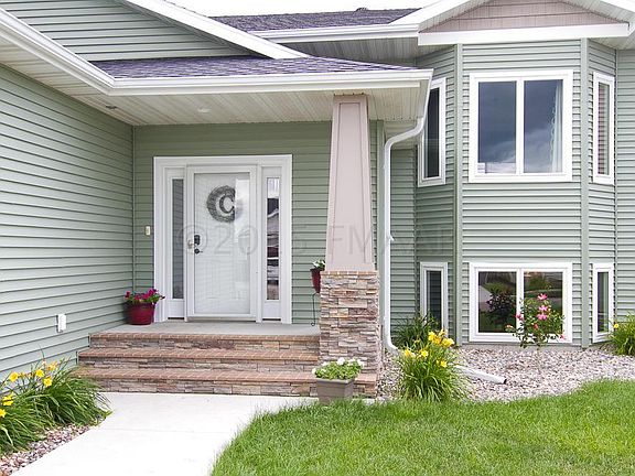 2nd image of 3109 27 St S