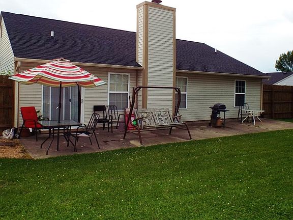 3rd image of 822 E Skaggs Ct