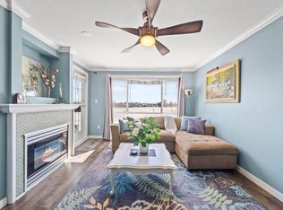 6 Renaissance Sq #312, New Westminster, BC V3M6N8
