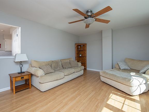 4th image of 10430 Crimson Dr