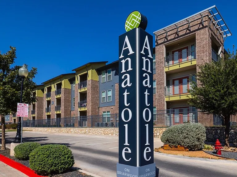 Anatole on Briarwood — Photo 29