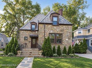 19 Lakeview Ter, Staten Island, NY 10305
