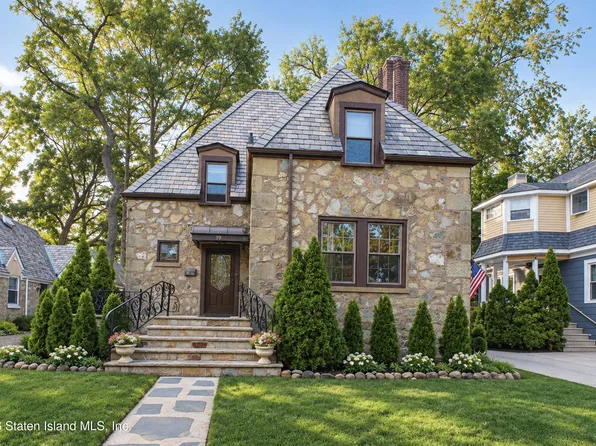 19 Lakeview Ter, Staten Island, NY 10305