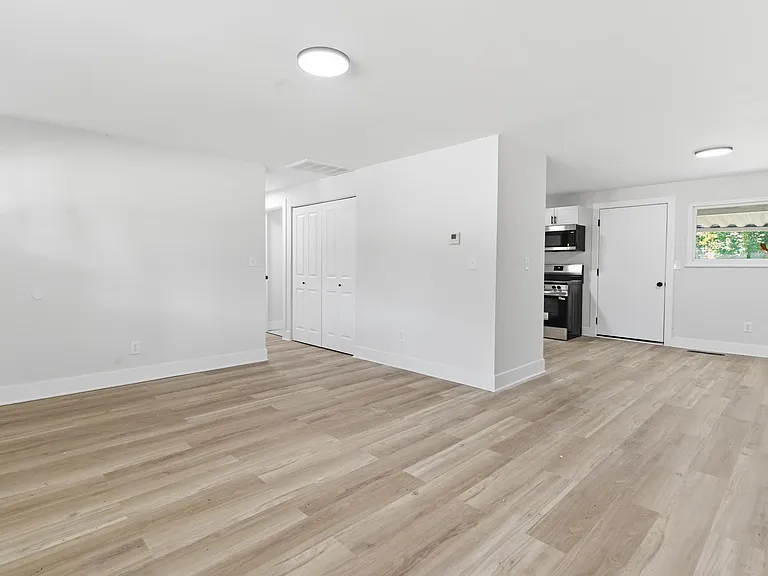4731 Powell Rd — Photo 11