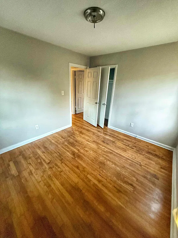3 bed, 1300 sqft, $1,500 — Photo 2