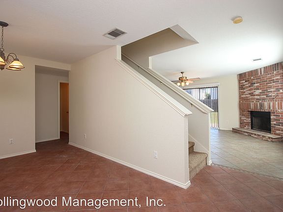 4th image of 411 Whispering Hollow Dr
