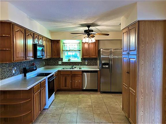 2nd image of 239 Murray Hill Dr