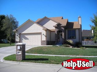 2804 Saint Matthew Cir, Manhattan, KS 66502