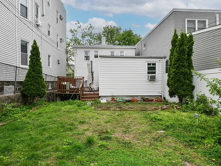 26 Charles St #1 — Photo 22