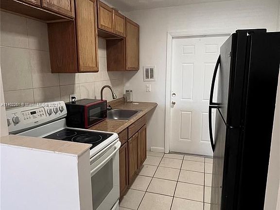 2nd image of 850 E Commercial Blvd APT 105A