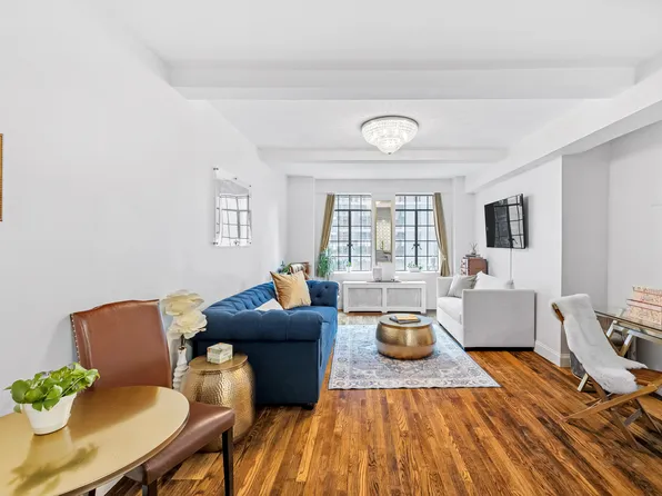 320 East 42nd Street image 1 of 9