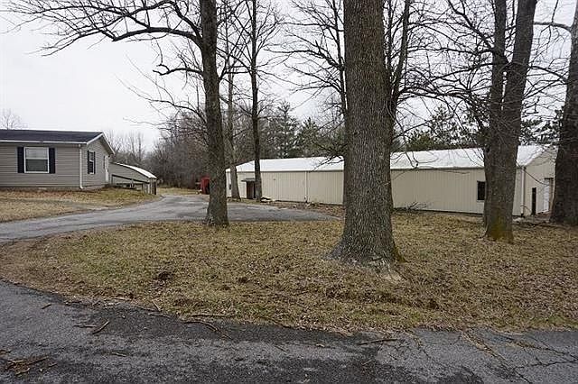 2nd image of 6016 N Us Highway 31