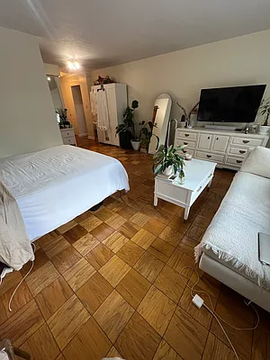 Rented by Loftey LLC | media 18