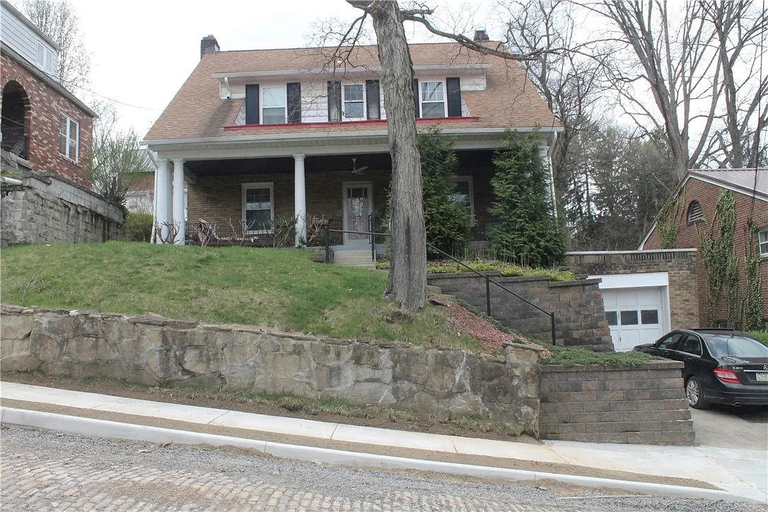 67 Warren St photo 1