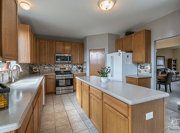 4th image of 2776 Leonard Ln
