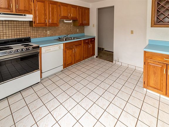 4th image of 24 Laurel Valley Dr