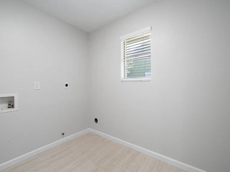 10300 E Rutland Vlg — Photo 33