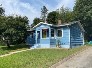 15 Woodside St, Putnam, CT 06260