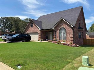 6 Ozark Dr, Maumelle, AR 72113