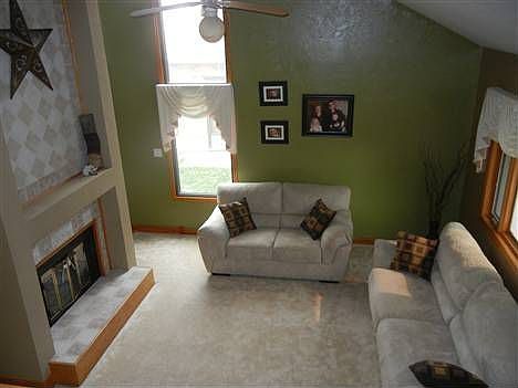 3rd image of 1605 Hiawatha Trl