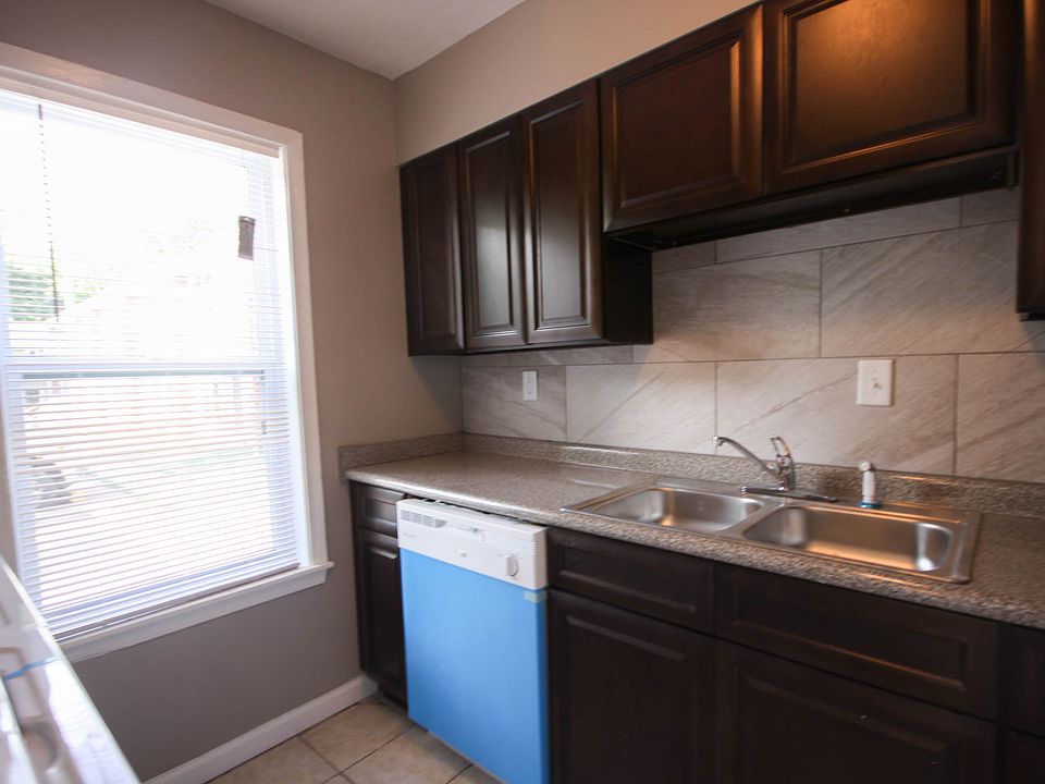 1st image of 650 Spottswood Manor Dr
