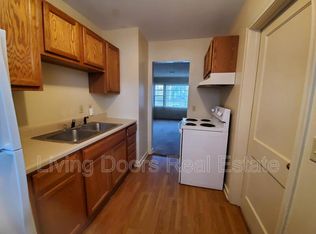 323 S 47th St, Lincoln, NE 68510