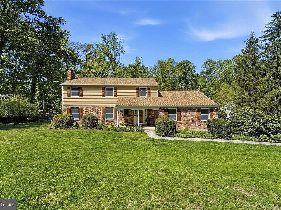 1st image of 2 Woodbriar Dr
