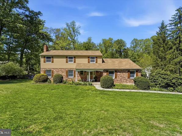 2 Woodbriar Dr, Media, PA 19063