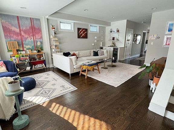 4th image of 1009 Thomas Ave