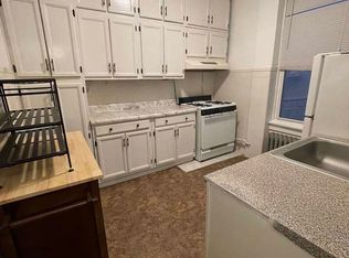 25-26 18th St #3R, Astoria, NY 11102