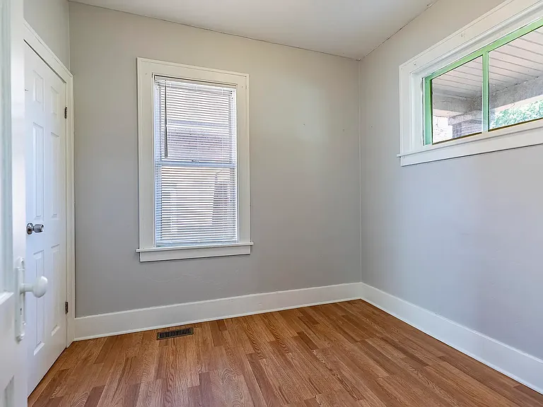 2510 White Oak Ave — Photo 10